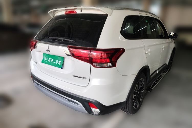 Used Mitsubishi Outlander 2019 2.0L Two-Wheel Drive Comfort Edition 5 Seats China VI Standard Rear Right 45 Deg