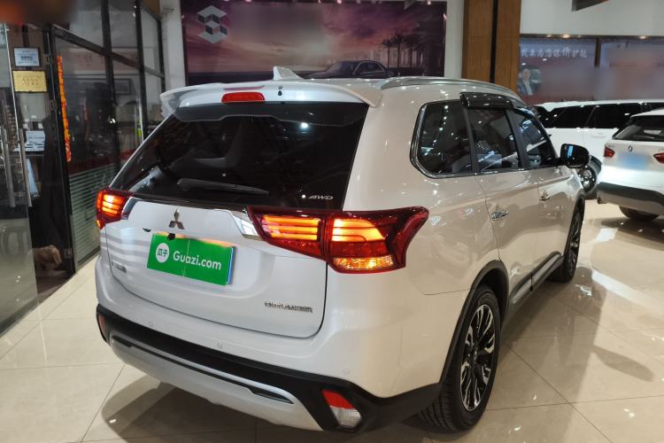 Used Mitsubishi Outlander 2019 2.4L 4x4 Zhi Xiang Edition 5 Seats China VI Standard Rear Right 45 Deg