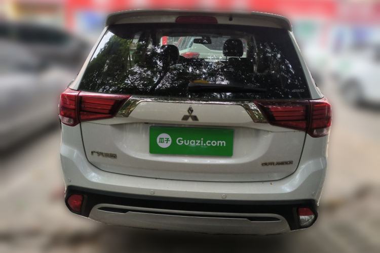 Used Mitsubishi Outlander 2019 2.4L 4x4 Zhi Xiang Edition 7 Seats China VI Standard Rear