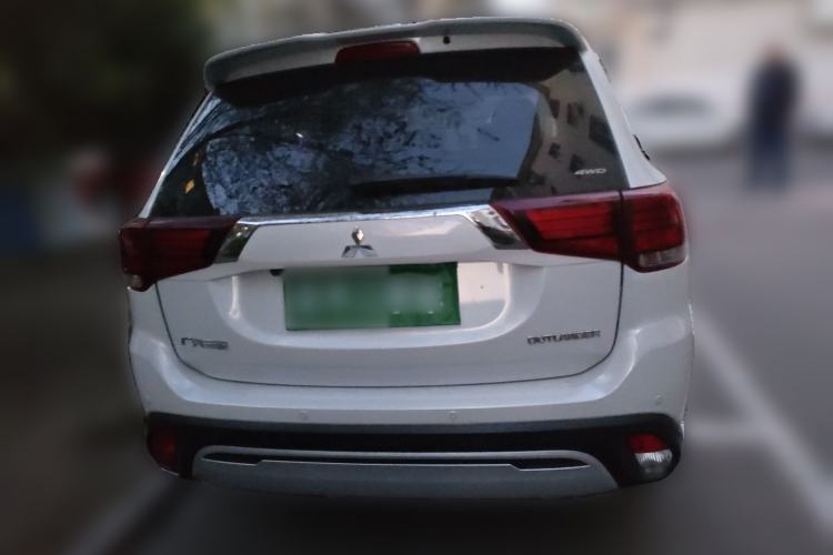 Used Mitsubishi Outlander 2019 2.4L 4x4 Zhi Xiang Edition 5 Seats China VI Standard Rear