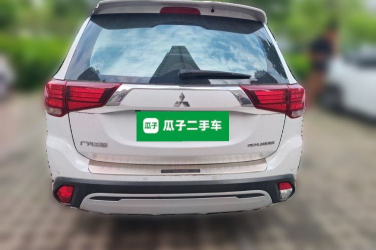 Used Mitsubishi Outlander 2019 2.4L Two-Wheel Drive ZhiXing Version 5 Seats China V Emission Standard Rear