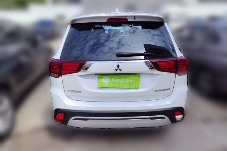 Used Mitsubishi Outlander 2019 2.0L Two-Wheel Drive Comfort Edition 5 Seats China VI Standard Rear