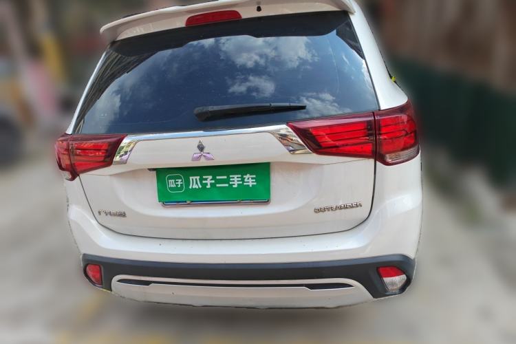 Used Mitsubishi Outlander 2019 2.0L Two-Wheel Drive Comfort Edition 5 Seats China VI Standard Rear