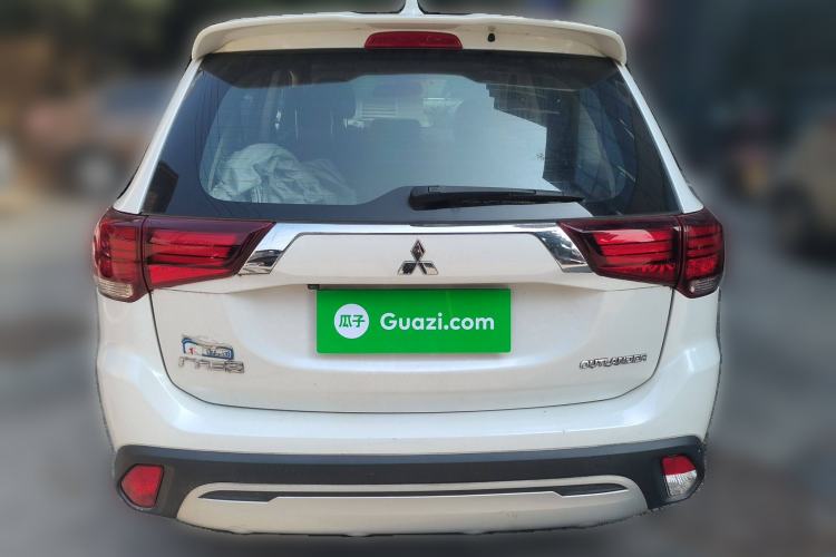 Used Mitsubishi Outlander 2019 2.0L Two-Wheel Drive Comfort Edition 5 Seats China VI Standard Rear
