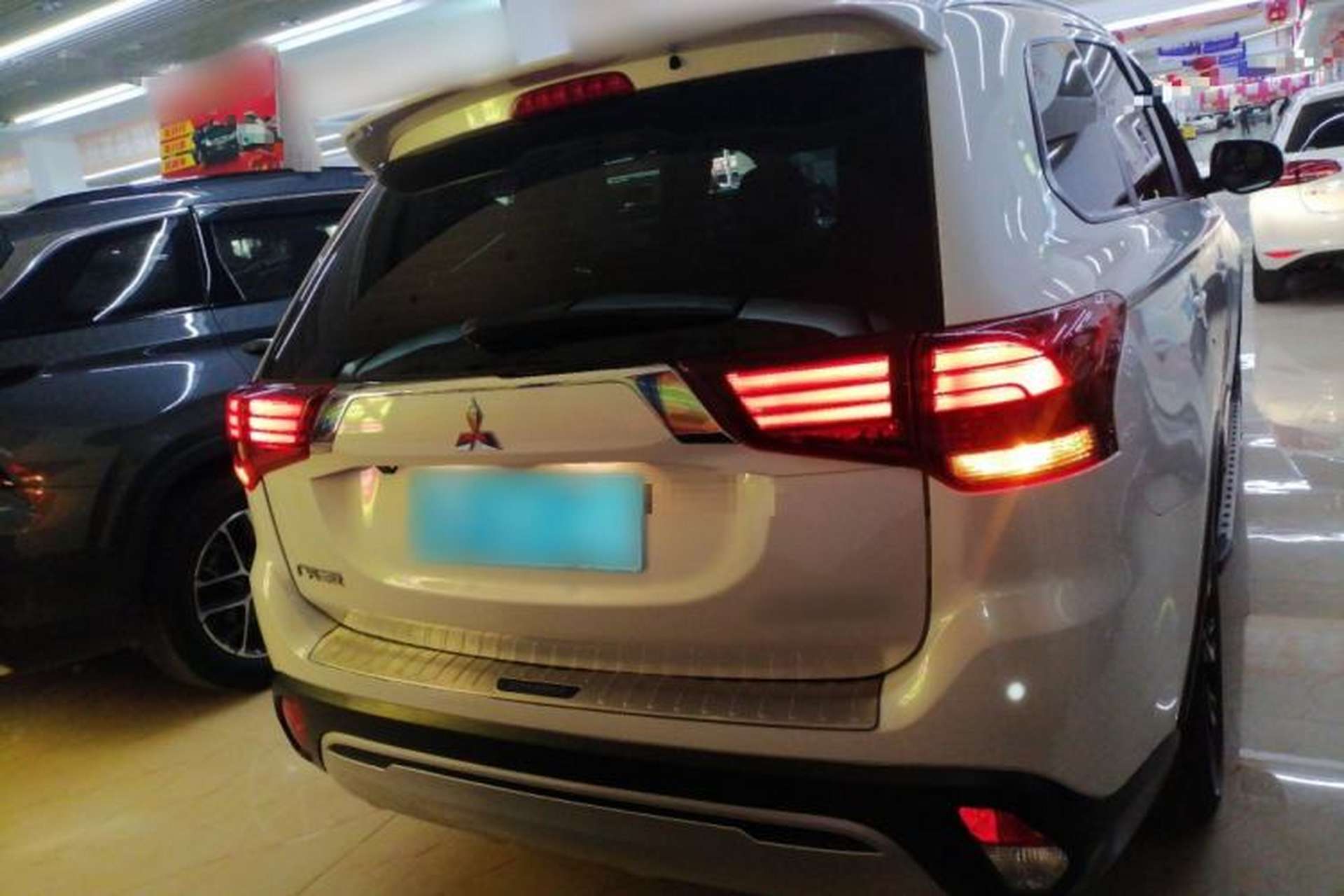 Used Mitsubishi Outlander 2019 2.0L Two-Wheel Drive Comfort Edition 7-Seater China VI Standard Rear