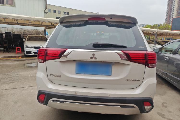 Used Mitsubishi Outlander 2019 2.4L 4x4 Zhi Xiang Edition 7 Seats China VI Standard Rear