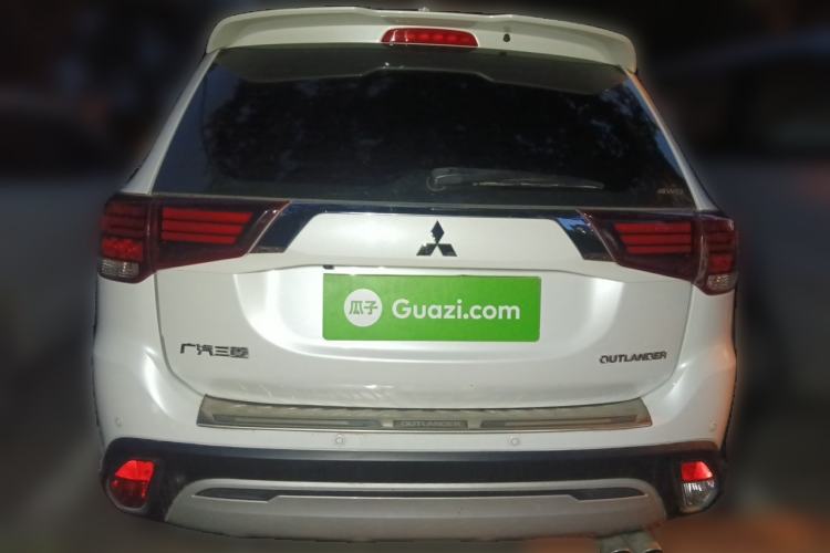 Used Mitsubishi Outlander 2019 2.4L 4x4 Zhi Xiang Edition 7 Seats China V Emission Standard Rear