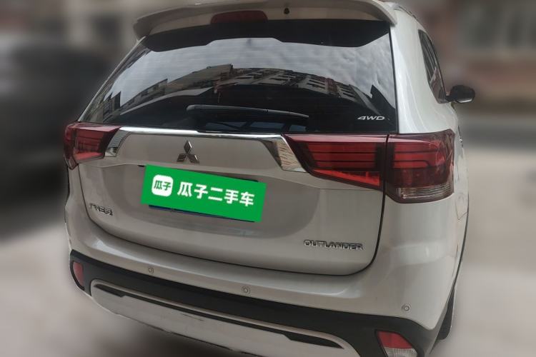 Used Mitsubishi Outlander 2019 2.4L 4x4 Zhi Xiang Edition 7 Seats China VI Standard Rear