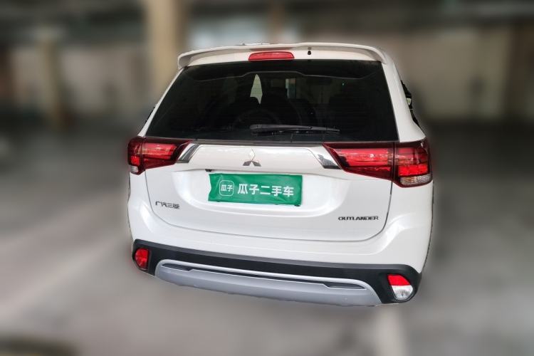Used Mitsubishi Outlander 2019 2.0L Two-Wheel Drive Comfort Edition 5 Seats China VI Standard Rear