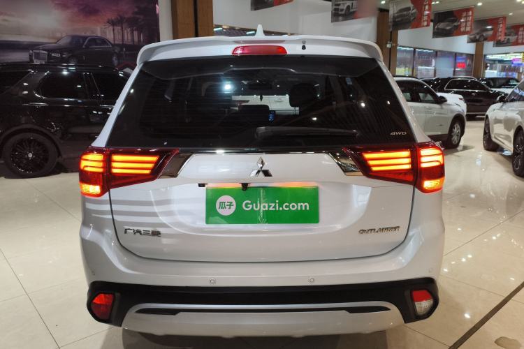 Used Mitsubishi Outlander 2019 2.4L 4x4 Zhi Xiang Edition 5 Seats China VI Standard Rear