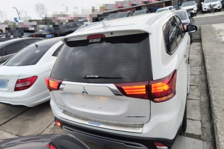 Used Mitsubishi Outlander 2019 2.0L Two-Wheel Drive Comfort Edition 5 Seats China VI Standard Rear