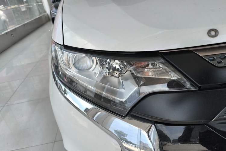 Used Mitsubishi Outlander 2019 2.0L Two-Wheel Drive Comfort Edition 5 Seats China VI Standard Right Front Headlight