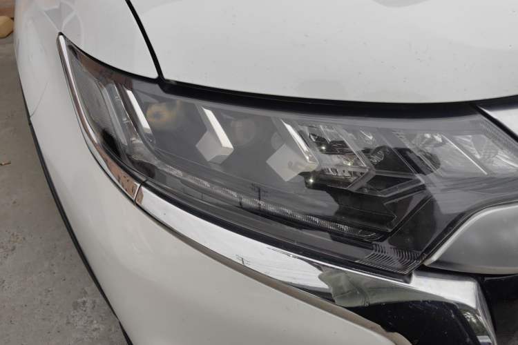 Used Mitsubishi Outlander 2019 2.4L 4x4 Zhi Xiang Edition 5 Seats China VI Standard Right Front Headlight