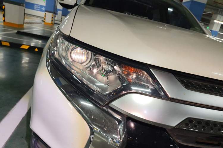 Used Mitsubishi Outlander 2019 2.0L Two-Wheel Drive Comfort Edition 5 Seats China VI Standard Right Front Headlight
