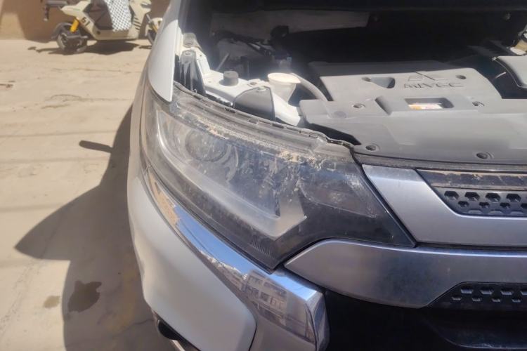 Used Mitsubishi Outlander 2019 2.0L Two-Wheel Drive Comfort Edition 5 Seats China VI Standard Right Front Headlight