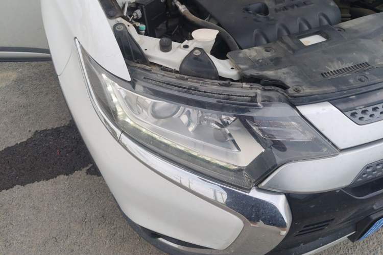 Used Mitsubishi Outlander 2019 2.0L Two-Wheel Drive Comfort Edition 5 Seats China VI Standard Right Front Headlight