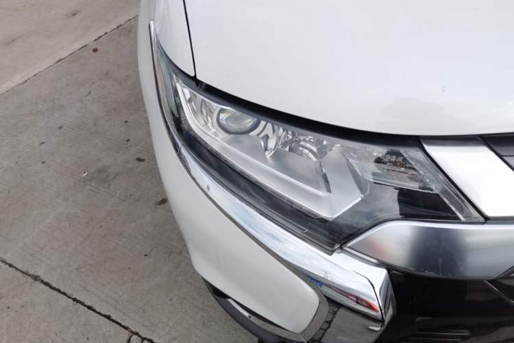 Used Mitsubishi Outlander 2019 2.0L Two-Wheel Drive Comfort Edition 5 Seats China VI Standard Right Front Headlight