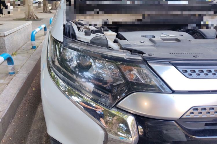 Used Mitsubishi Outlander 2019 2.4L 4x4 Zhi Xiang Edition 7 Seats China V Emission Standard Right Front Headlight