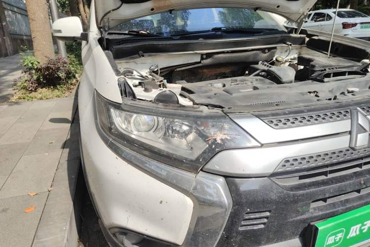 Used Mitsubishi Outlander 2019 2.0L Two-Wheel Drive Comfort Edition 5 Seats China V Standard Right Front Headlight