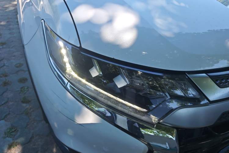 Used Mitsubishi Outlander 2019 2.4L 4x4 Zhi Xiang Edition 7 Seats China V Emission Standard Right Front Headlight