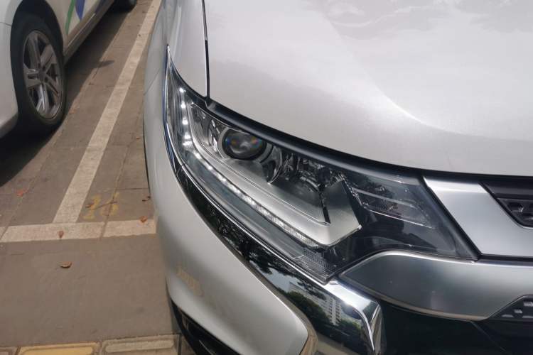 Used Mitsubishi Outlander 2019 2.0L Two-Wheel Drive Comfort Edition 5 Seats China VI Standard Right Front Headlight