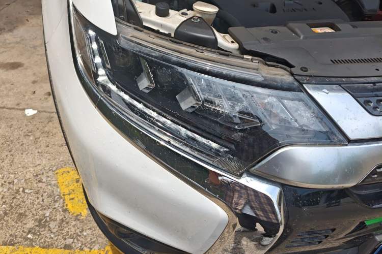 Used Mitsubishi Outlander 2019 2.4L 4x4 Zhi Xiang Edition 5 Seats China V Emission Standard Right Front Headlight