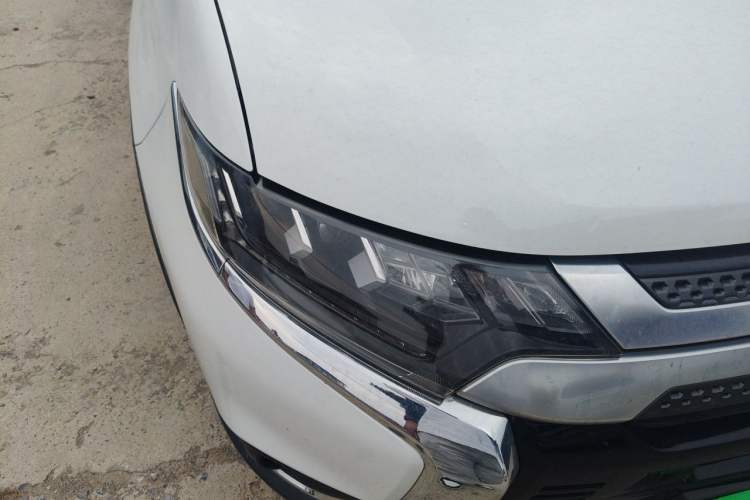 Used Mitsubishi Outlander 2019 2.4L 4x4 Zhi Xiang Edition 5 Seats China VI Standard Right Front Headlight