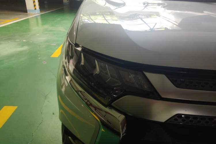 Used Mitsubishi Outlander 2019 2.4L 4x4 Zhi Xiang Edition 7 Seats China VI Standard Right Front Headlight
