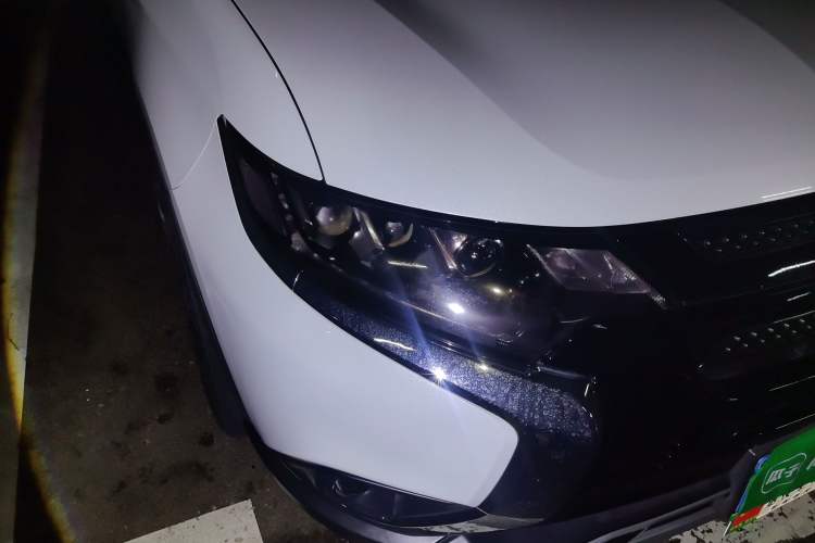 Used Mitsubishi Outlander 2019 2.4L 4x4 Zhi Xiang Edition 5 Seats China V Emission Standard Right Front Headlight