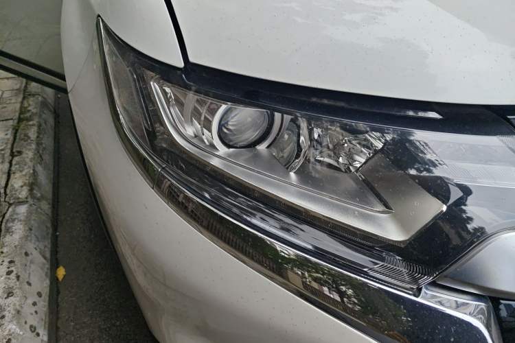 Used Mitsubishi Outlander 2019 2.0L Two-Wheel Drive Comfort Edition 5 Seats China VI Standard Right Front Headlight