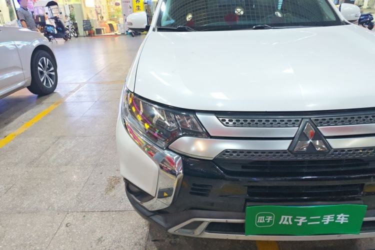 Used Mitsubishi Outlander 2019 2.4L 4x4 Zhi Xiang Edition 7 Seats China VI Standard Right Front Headlight