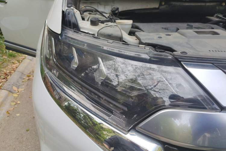 Used Mitsubishi Outlander 2019 2.4L 4x4 Zhi Xiang Edition 7 Seats China V Emission Standard Right Front Headlight