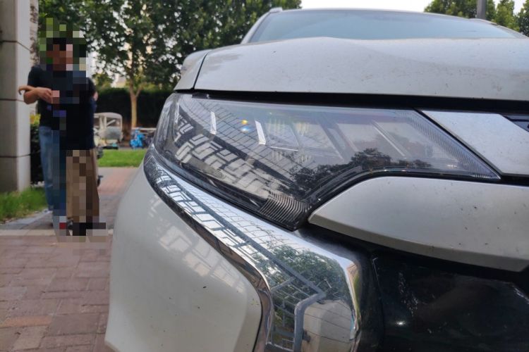Used Mitsubishi Outlander 2019 2.4L 4x4 Zhi Xiang Edition 7 Seats China VI Standard Right Front Headlight