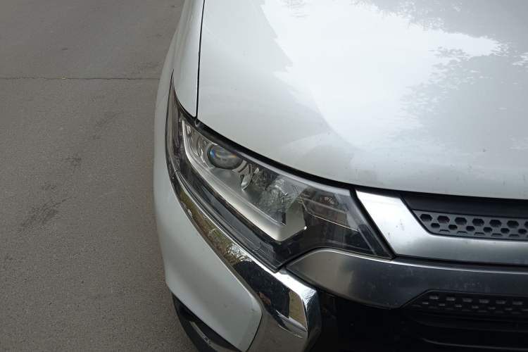 Used Mitsubishi Outlander 2019 2.0L Two-Wheel Drive Comfort Edition 5 Seats China V Standard Right Front Headlight