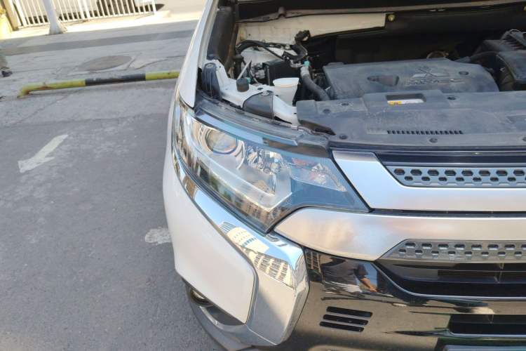 Used Mitsubishi Outlander 2019 2.0L Two-Wheel Drive Comfort Edition 5 Seats China VI Standard Right Front Headlight
