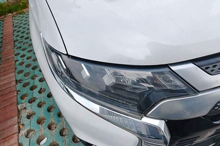 Used Mitsubishi Outlander 2019 2.4L 4x4 Zhi Xiang Edition 7 Seats China VI Standard Right Front Headlight