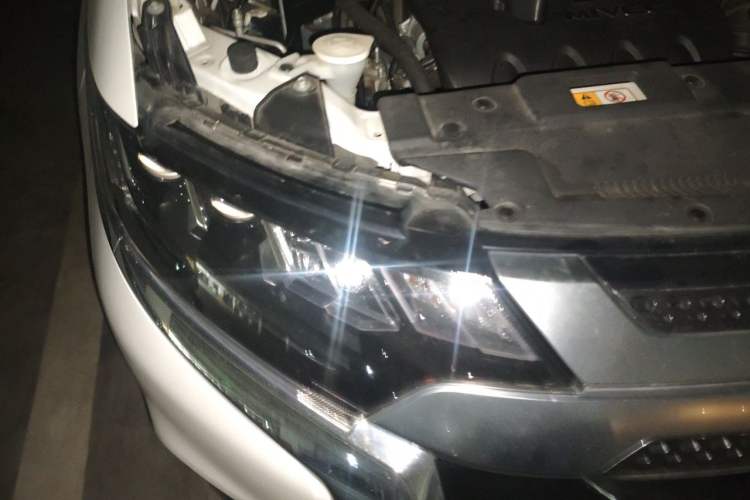 Used Mitsubishi Outlander 2019 2.4L 4x4 Zhi Xiang Edition 5 Seats China VI Standard Right Front Headlight