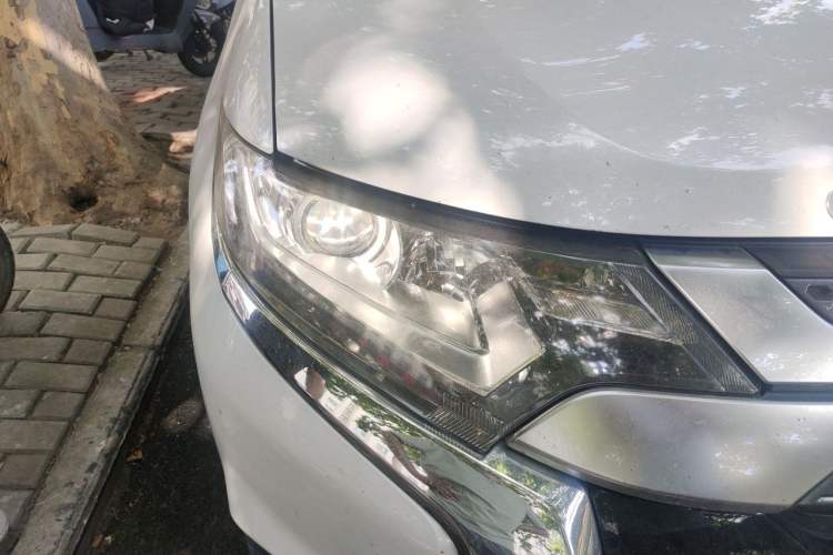 Used Mitsubishi Outlander 2019 2.0L Two-Wheel Drive Comfort Edition 5 Seats China VI Standard Right Front Headlight