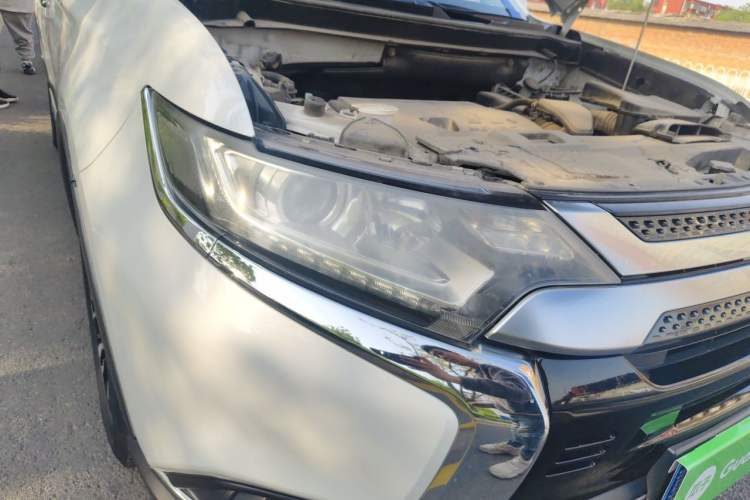 Used Mitsubishi Outlander 2019 2.0L Two-Wheel Drive Comfort Edition 5 Seats China VI Standard Right Front Headlight