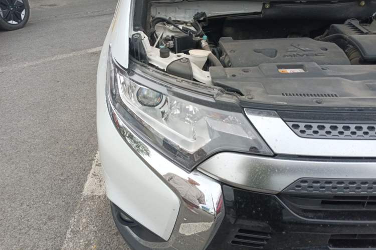 Used Mitsubishi Outlander 2019 2.0L Two-Wheel Drive Comfort Edition 5 Seats China V Standard Right Front Headlight
