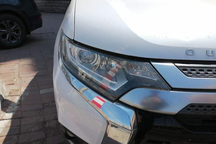 Used Mitsubishi Outlander 2019 2.0L Two-Wheel Drive Comfort Edition 5 Seats China V Standard Right Front Headlight