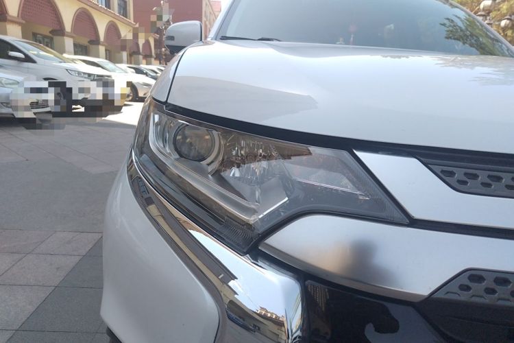 Used Mitsubishi Outlander 2019 2.0L Two-Wheel Drive Comfort Edition 7-Seater China VI Standard Right Front Headlight