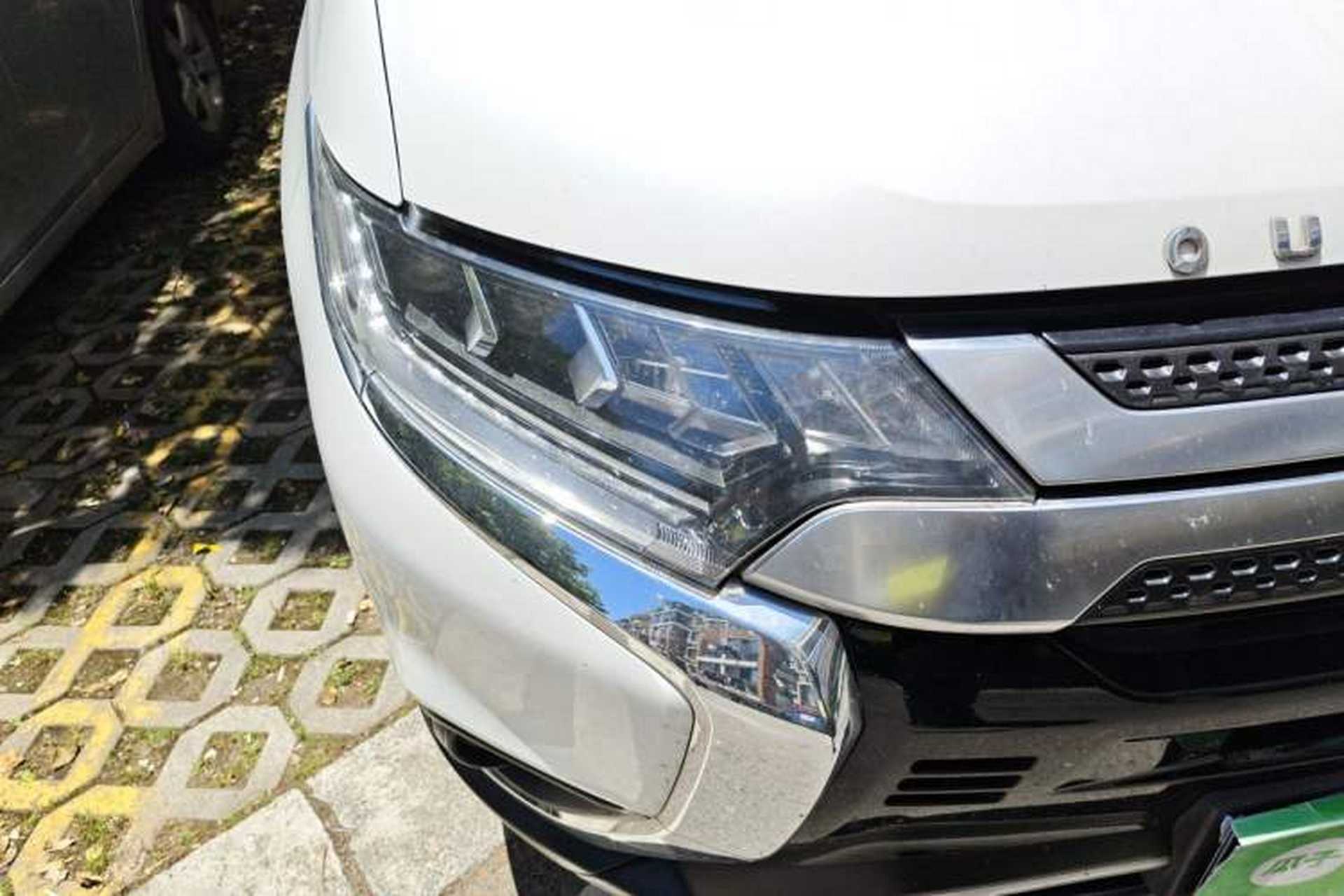 Used Mitsubishi Outlander 2019 2.4L 4x4 Zhi Xiang Edition 5 Seats China V Emission Standard Right Front Headlight