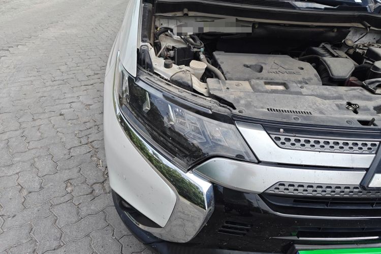 Used Mitsubishi Outlander 2019 2.4L 4x4 Zhi Xiang Edition 7 Seats China VI Standard Right Front Headlight