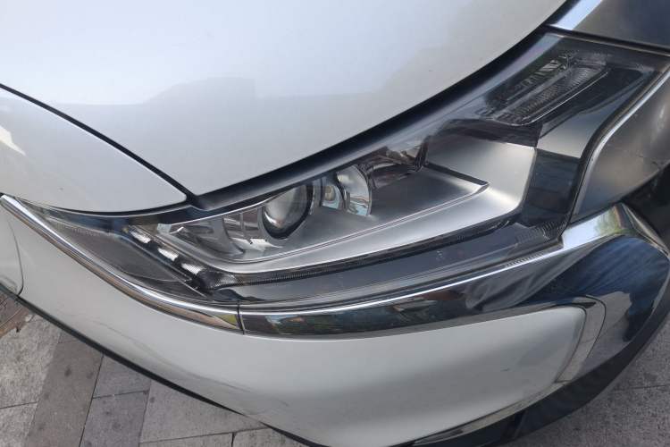 Used Mitsubishi Outlander 2019 2.0L Two-Wheel Drive Comfort Edition 5 Seats China VI Standard Right Front Headlight