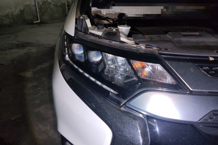Used Mitsubishi Outlander 2019 2.4L 4x4 Zhi Xiang Edition 5 Seats China V Emission Standard Right Front Headlight