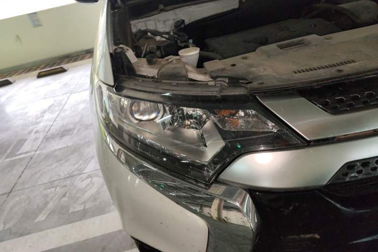 Used Mitsubishi Outlander 2019 2.0L Two-Wheel Drive Comfort Edition 5 Seats China VI Standard Right Front Headlight