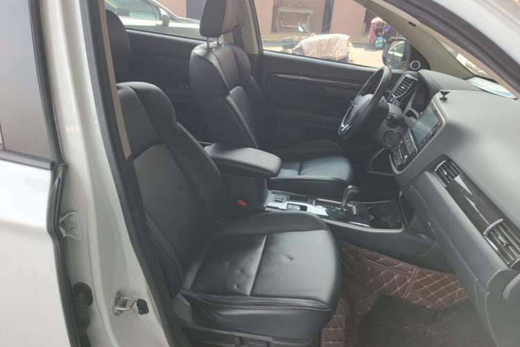 Used Mitsubishi Outlander 2019 2.0L Two-Wheel Drive Comfort Edition 5 Seats China VI Standard Right Front Seat
