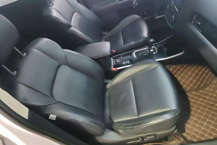 Used Mitsubishi Outlander 2019 2.0L Two-Wheel Drive Comfort Edition 5 Seats China VI Standard Right Front Seat