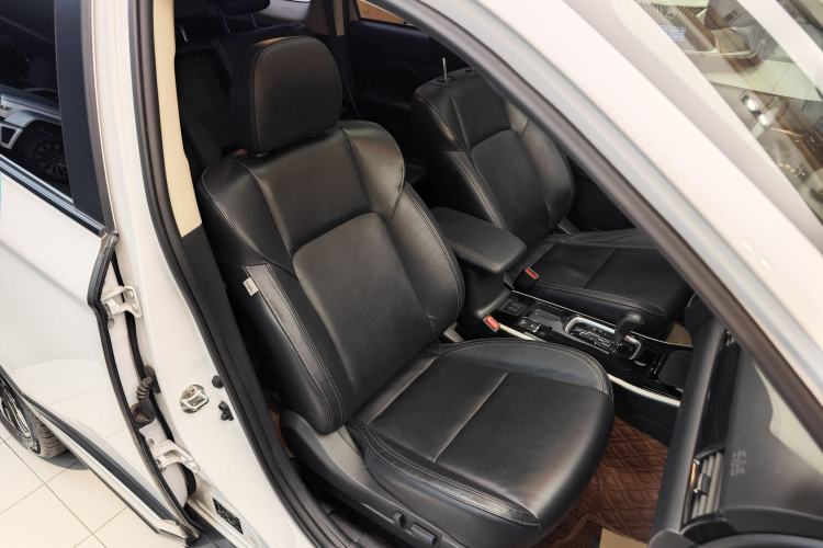 Used Mitsubishi Outlander 2019 2.0L Two-Wheel Drive Comfort Edition 5 Seats China VI Standard Right Front Seat